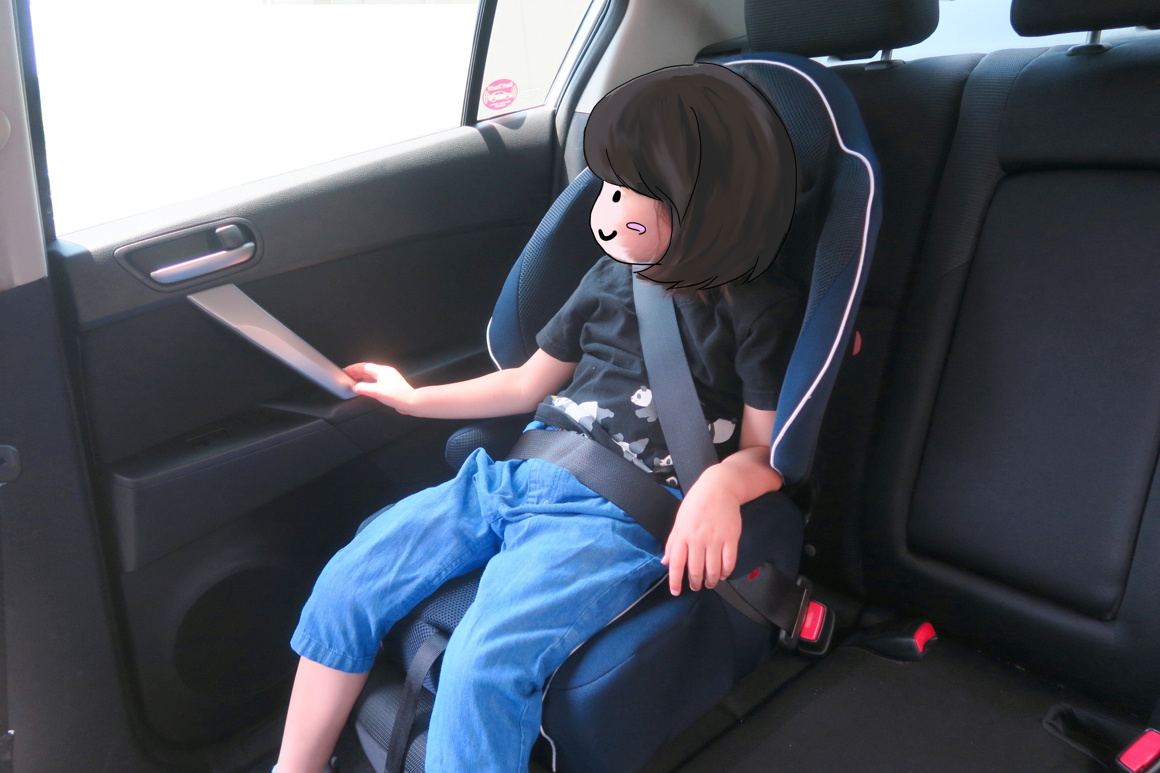 リーマンロングフィット３ハイバックモードに座る３歳児